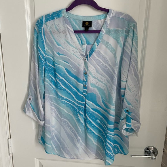 Soft, free-flowing blouse with pretty,  button cuff detail - Picture 1 of 3